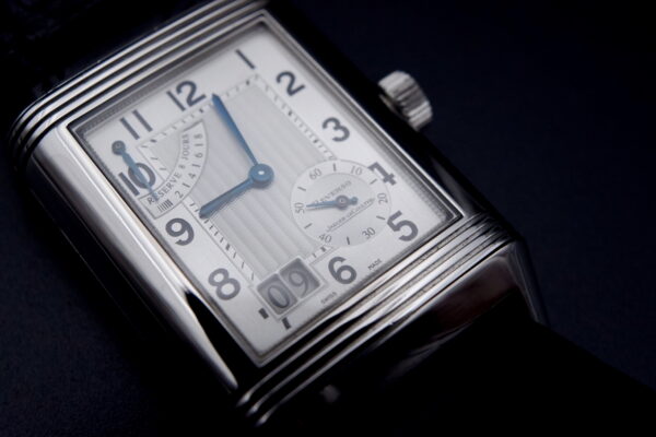Jaeger-LeCoultre Reverso grande date  réserve de marche