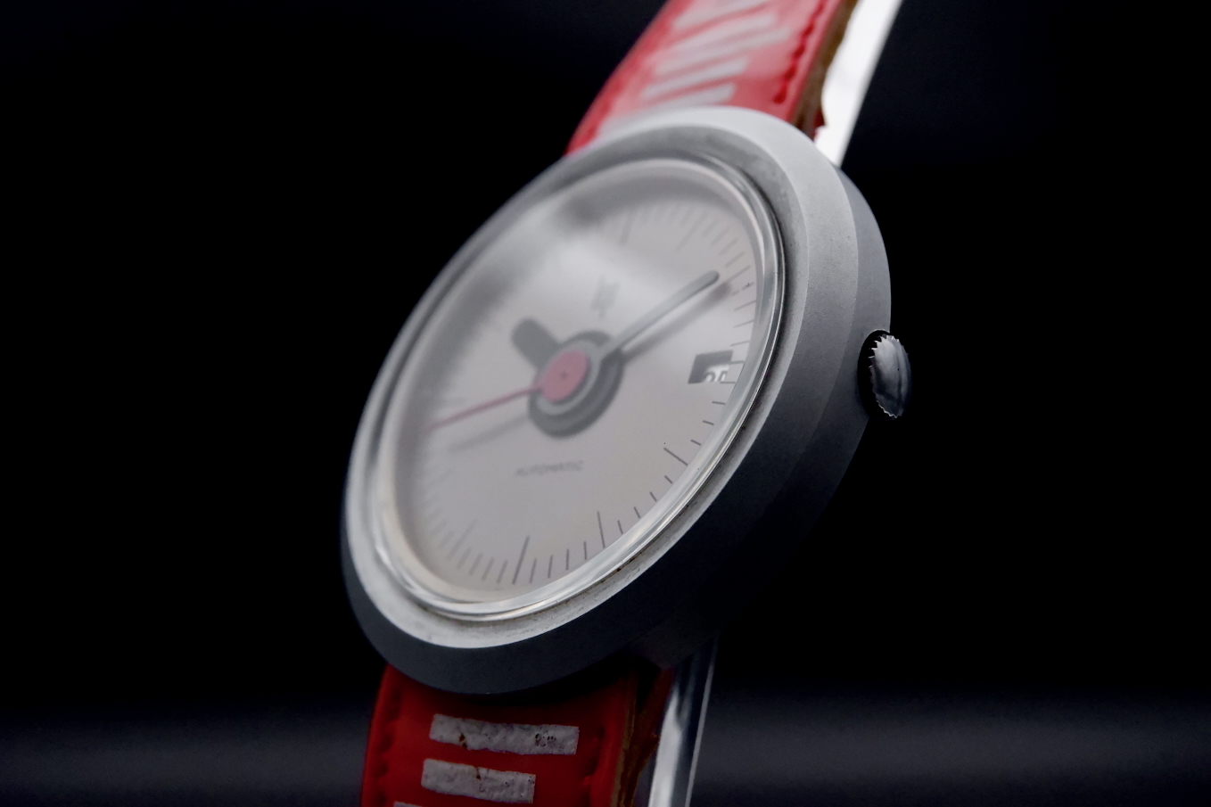 Lip Galaxy Par Rudy Meyer Nos avec son bracelet Lip d'époque – Image 8